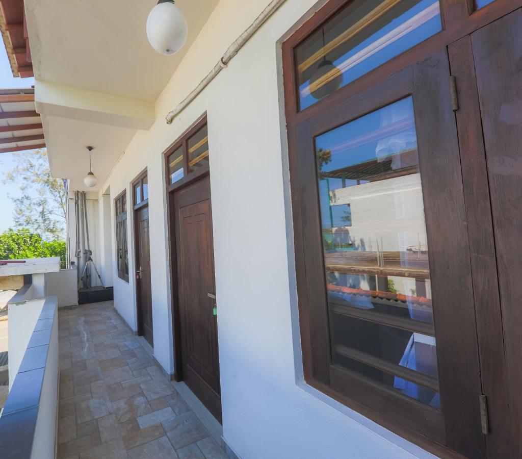 Happy Bay Hotel Weligama Exterior photo