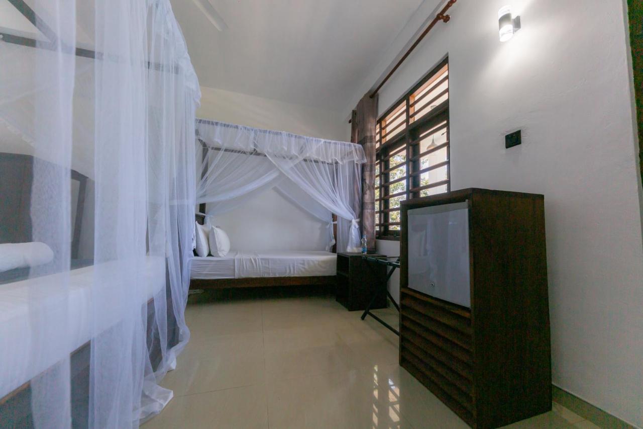 Happy Bay Hotel Weligama Exterior photo
