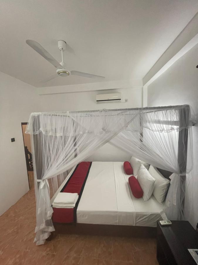 Happy Bay Hotel Weligama Exterior photo